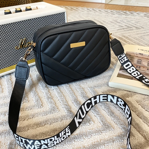 𝐒𝐭𝐫𝐚𝐩 & 𝐆𝐨 – 𝐋𝐢𝐠𝐡𝐭𝐰𝐞𝐢𝐠𝐡𝐭 𝐂𝐫𝐨𝐬𝐬𝐛𝐨𝐝𝐲 𝐁𝐚𝐠 𝐟𝐨𝐫 𝐎𝐧-𝐭𝐡𝐞-𝐌𝐨𝐯𝐞 𝐒𝐭𝐲𝐥𝐞